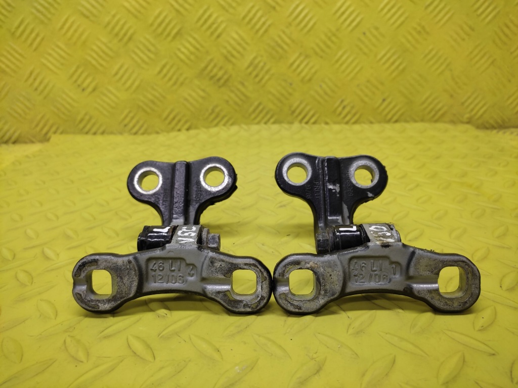 фото №3, Volvo v50 петля двері лівий перед