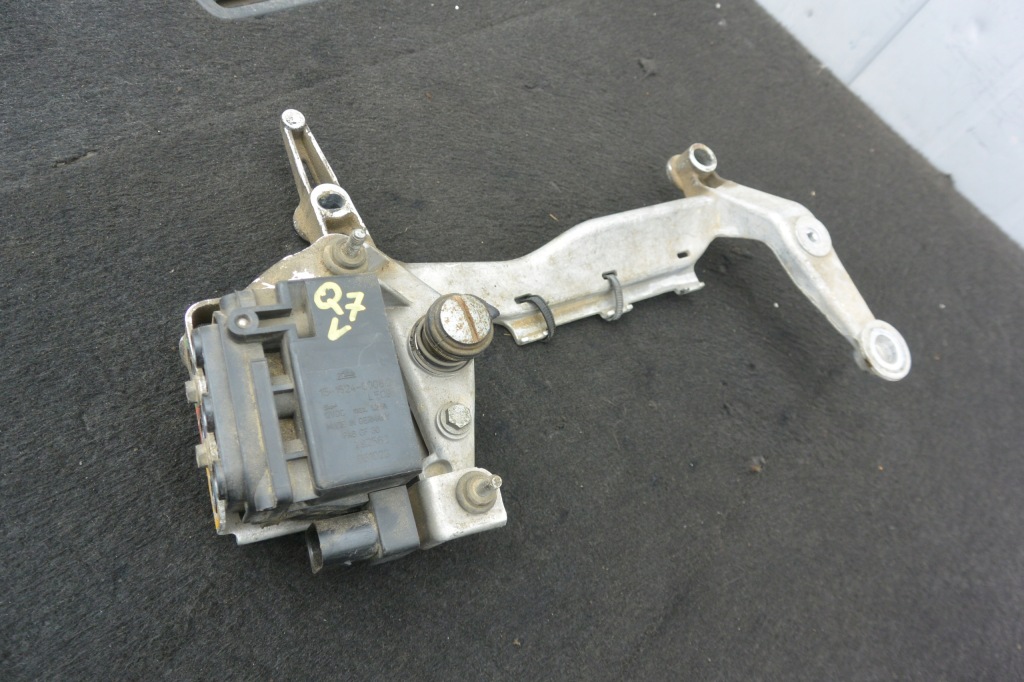 Купить Распределитель кронштейн компрессор подвеска audi q7 4l