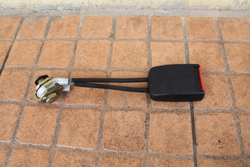 фото №1, Клипса поперечина правый задняя vw new beetle 1c0858676