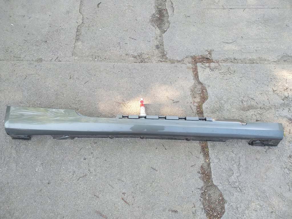 фото №1, Порог молдинг правый mercedes w207