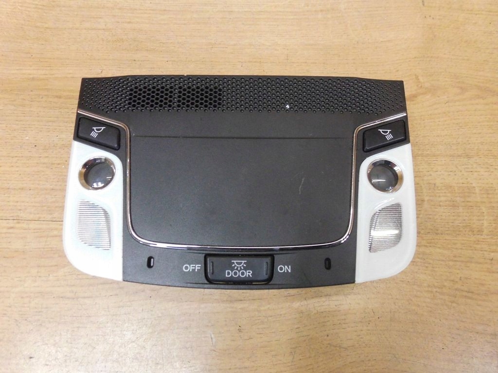 фото №1, Honda hrv ii лампа потолочный 39180-t0a-r010-m1