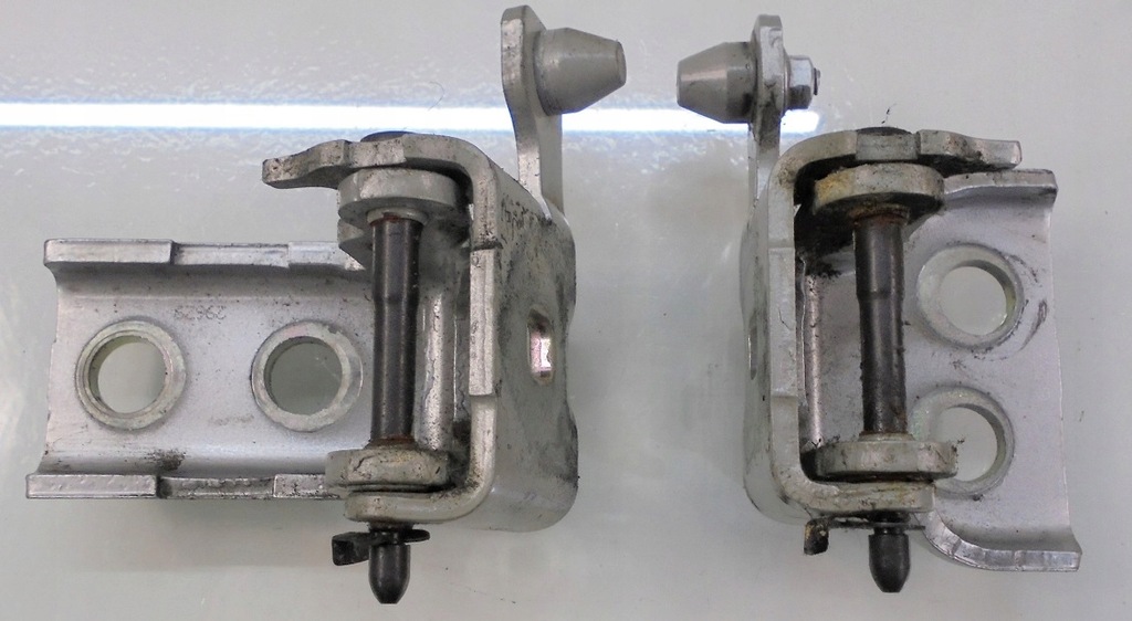 фото №1, Peugeot 308 i sw 09 r петлі двері ліва задня kpl