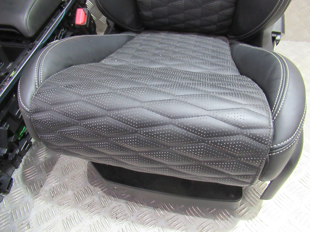 фото №7, Land rover range velar кожа сиденья заднее сиденье обшивки салон полный