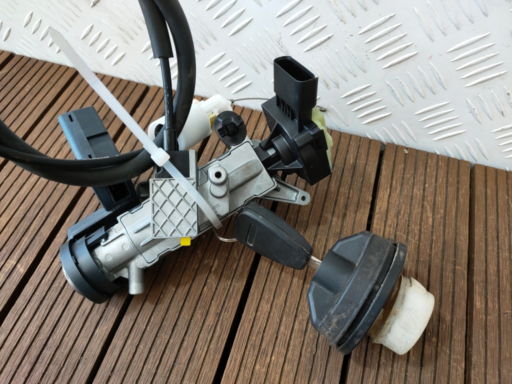 Dodge nitro 07-12 замок запалювання з ключ + кришка заливної комплект оригінальний номер Недорого