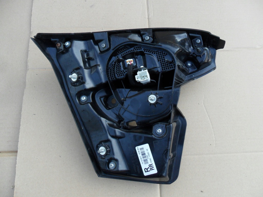 Купить Toyota chr правый  фара задняя led 81580-f4020-00