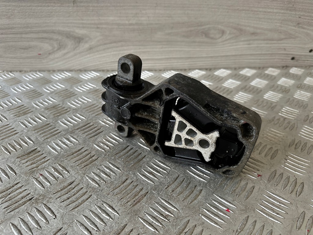 фото №10, Mercedes w205 300c 2017r. 2.0b кронштейн подушка кронштейн коробки a2462401209