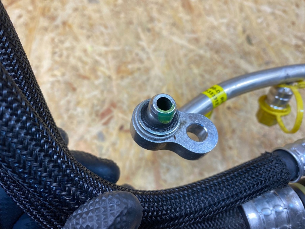 Патрубок трубка шланг кондиціонера tesla model 3 y 1625910-00-d Доставка