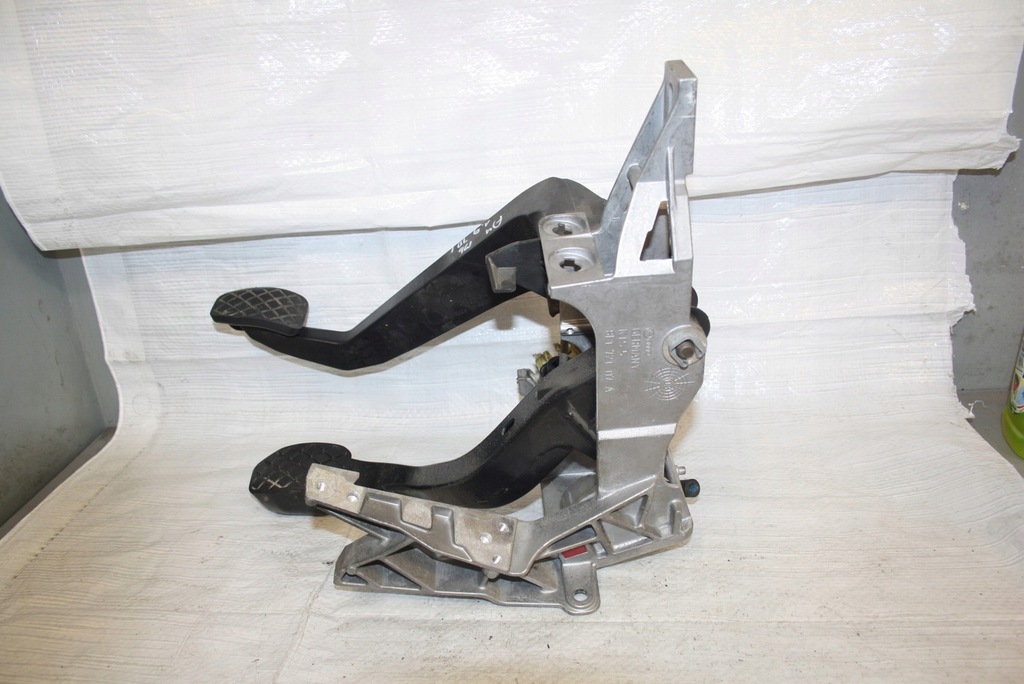 фото №5, Audi a4 b6 b7 euro педали педаль комплект 8e1721316