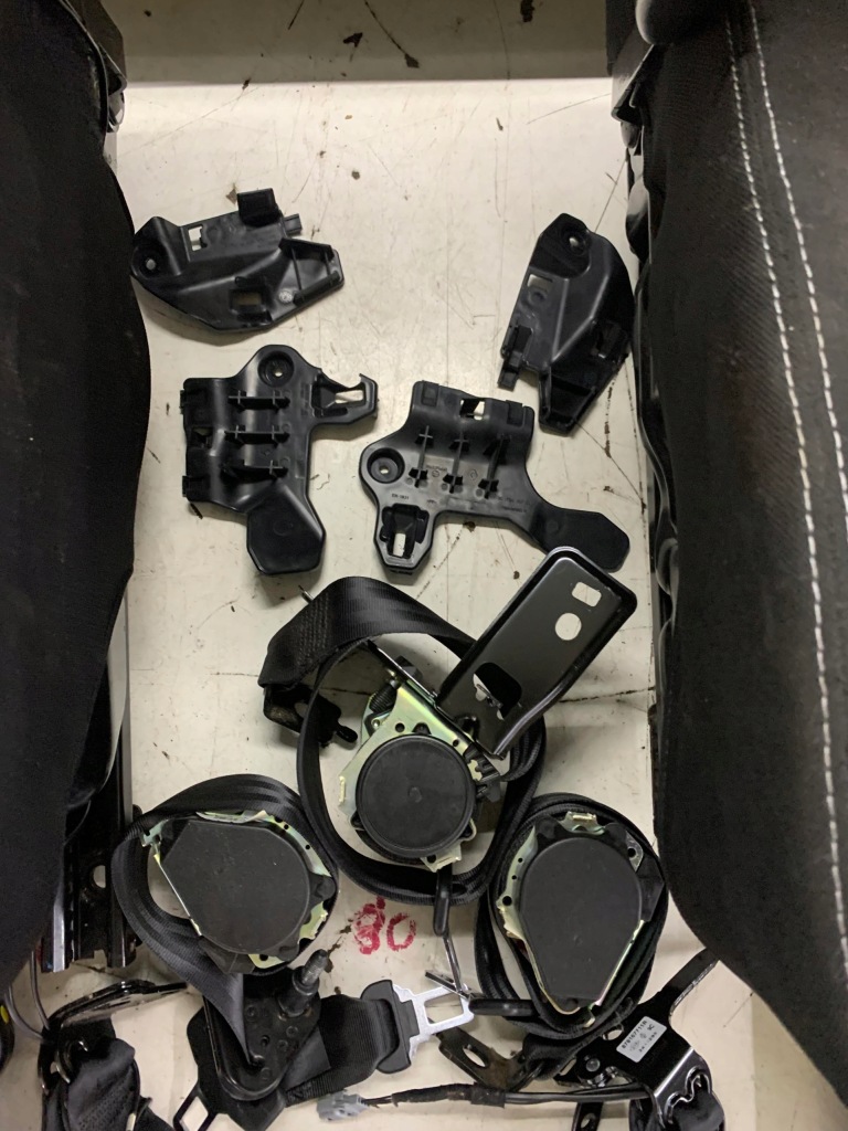 фото №4, Сиденья заднее сиденье обшивка переходник комплект renault clio iv hb 12-16 euro