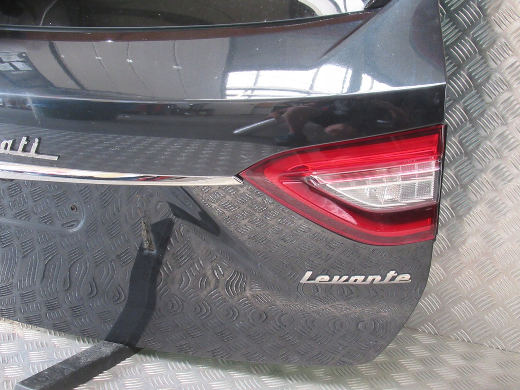 фото №10, Maserati levante крышка багажника задняя лампы nero 19r as3