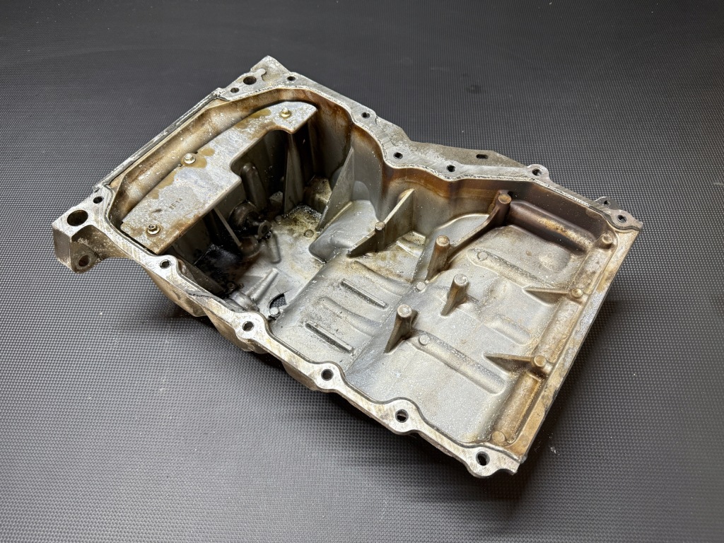 Купить Поддон масляная повреждённая ford mustang mk6 2.3 fr3e6676ac