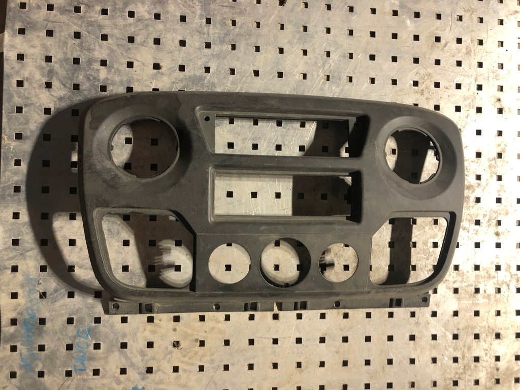 фото №1, Рамка панель радио master iii 682600025r