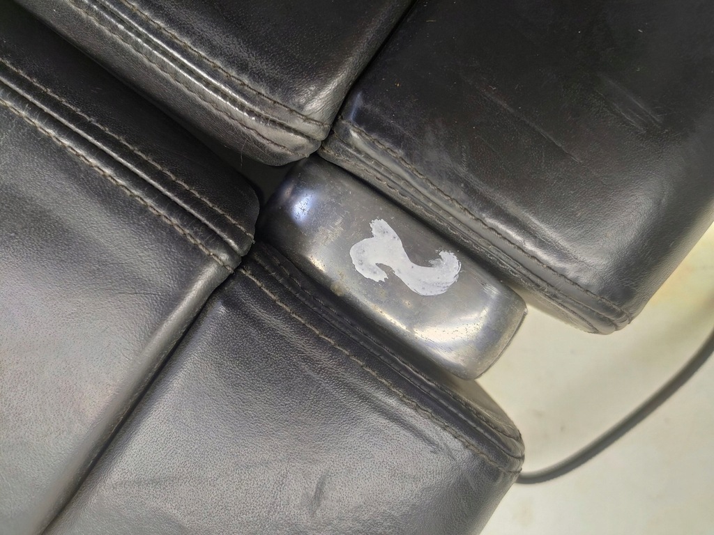 фото №7, Audi a8 d2 99-02 подлокотник кожа soul чёрный доставка