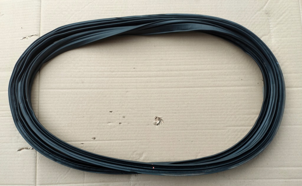 фото №1, Nissan leaf ii ze1 прокладка крышки багажника