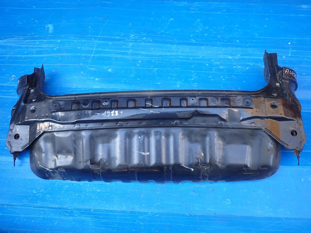 фото №1, Toyota avensis verso 01- pas задній