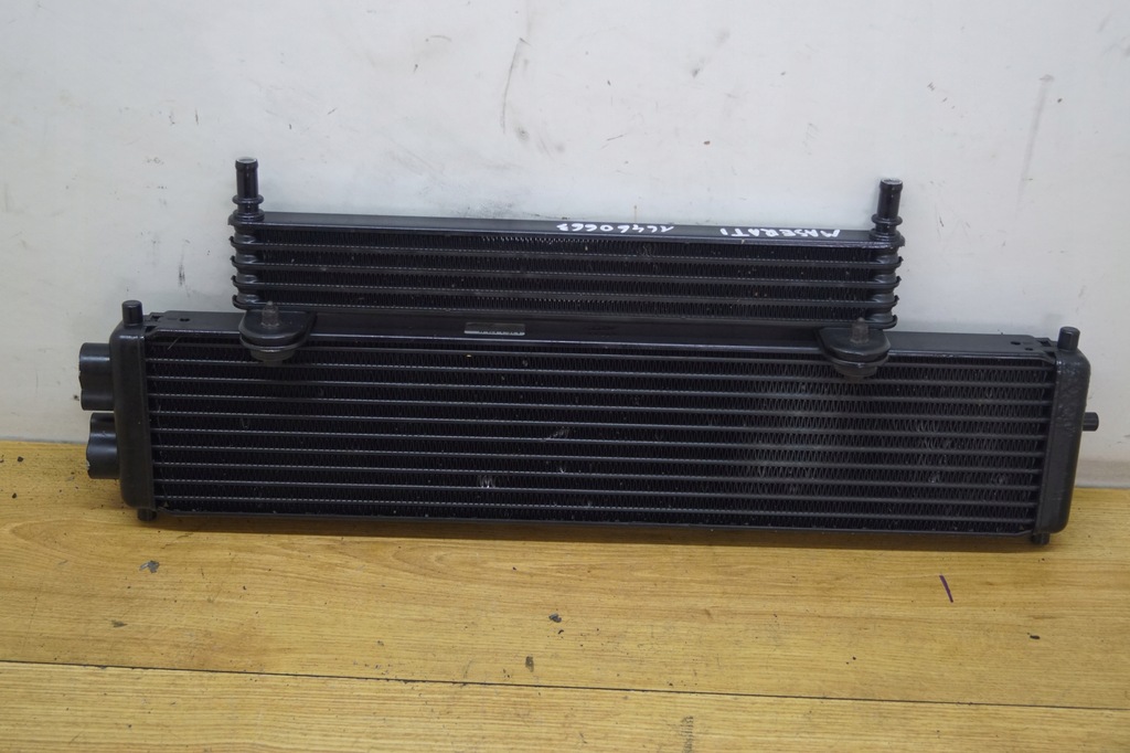 фото №4, Радіатор оливи maserati оригінальний номер 16460663