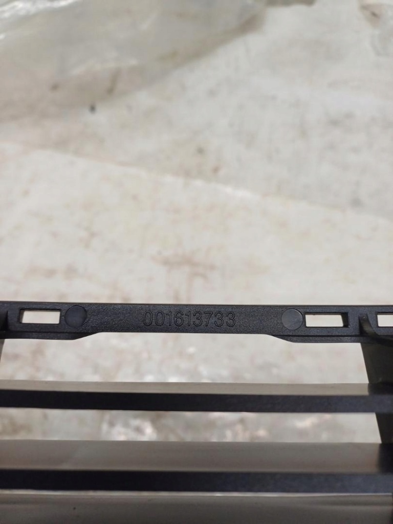 Решітка бампера opel 001613733, 90546919 Зі Шроту