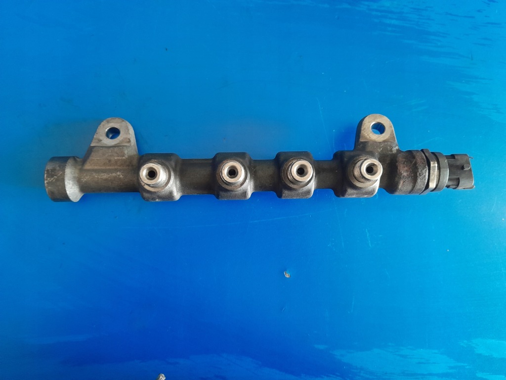 Купити Молдинг упорскування opel insignia 2.0 cdti 0445214221