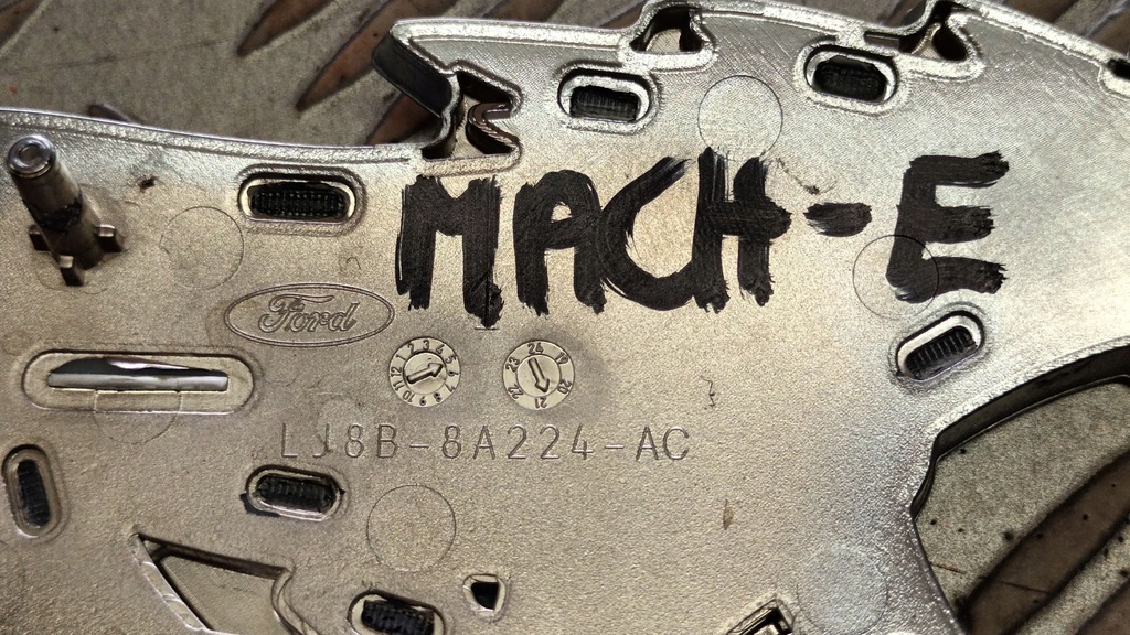 фото №3, Эмблема перед ford mustang mach-e 20-