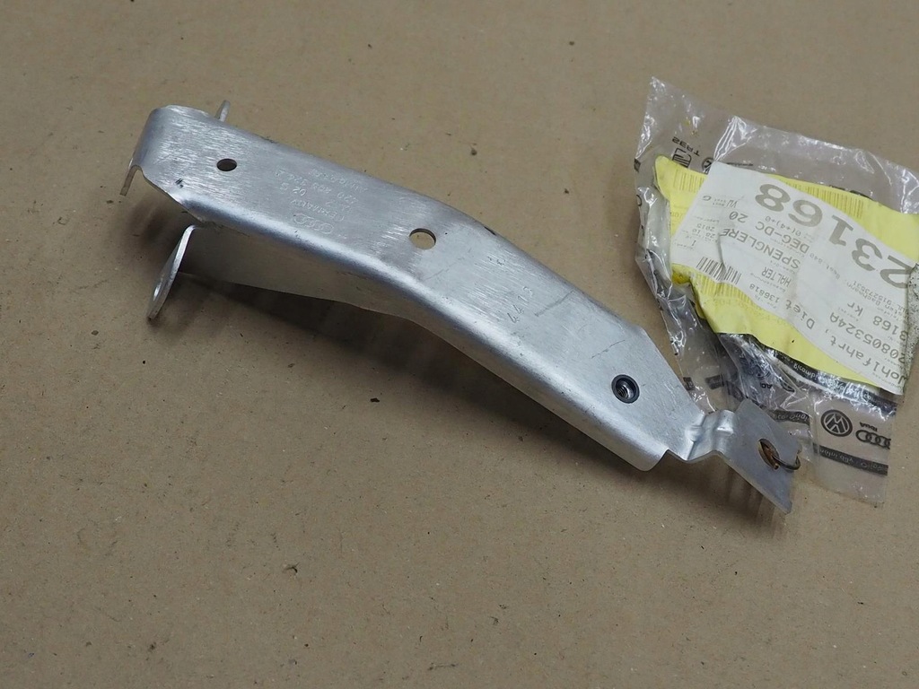 фото №7, Кронштейн направляющая лампы audi r8 420 420805324a