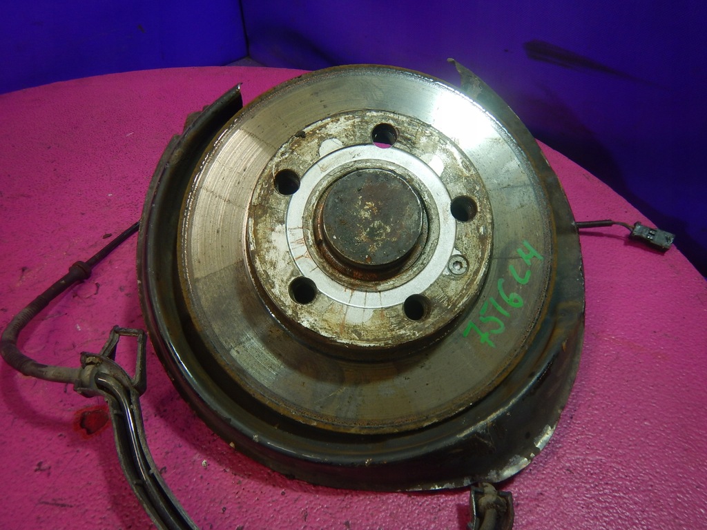 фото №1, Audi a4 b7 kombi avant поворотний кулак ступиця задня ліва