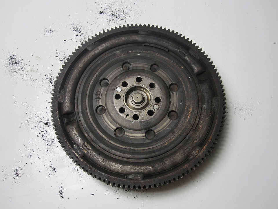 фото №1, Колесо двухмассовый audi a6 c5 2.5tdi 2000r