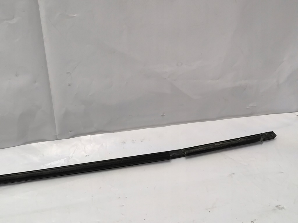 фото №7, Молдинг уплотнитель левый перед europa citroen c5 iii x7