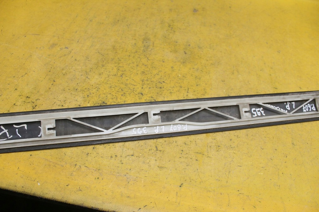 фото №10, Молдинг двері лівий перед peugeot 607