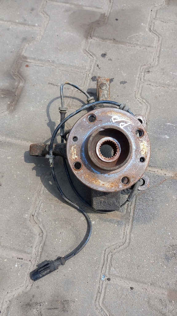 фото №1, Поворотный кулак перед правая nissan micra 1.5cdi 03r