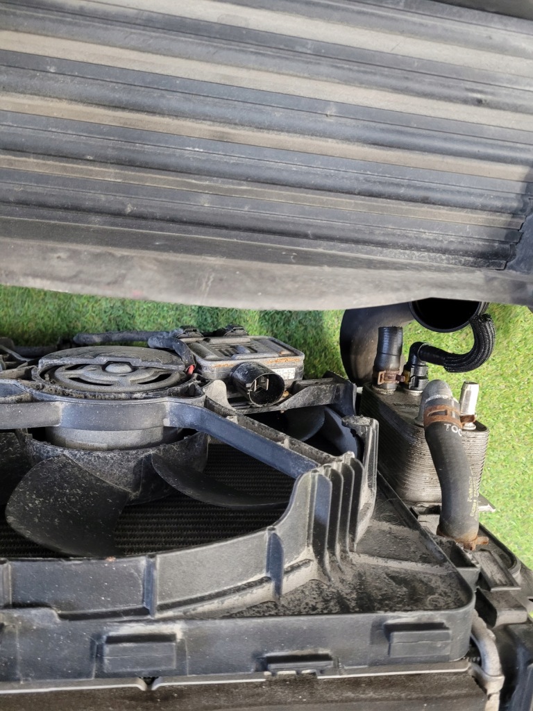 Volvo s60 v60 рестайлинг  капот крышка двигателя комплектная демонтаж 713 Киев