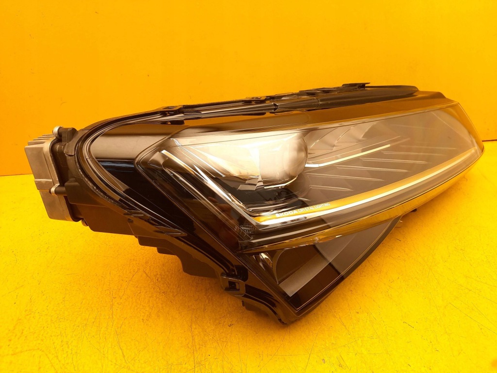 Skoda superb 3 фара перед правый  левая комплект новая  uk Недорого