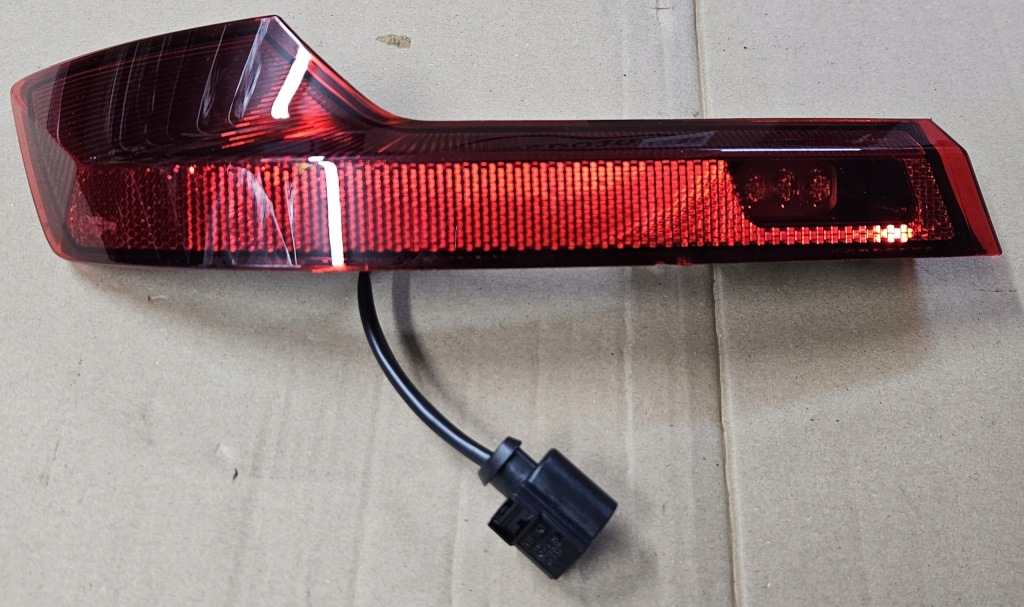 фото №1, Отражатель лампы противотуманная задняя левая skoda kamiq lift 23- 658945701b / c