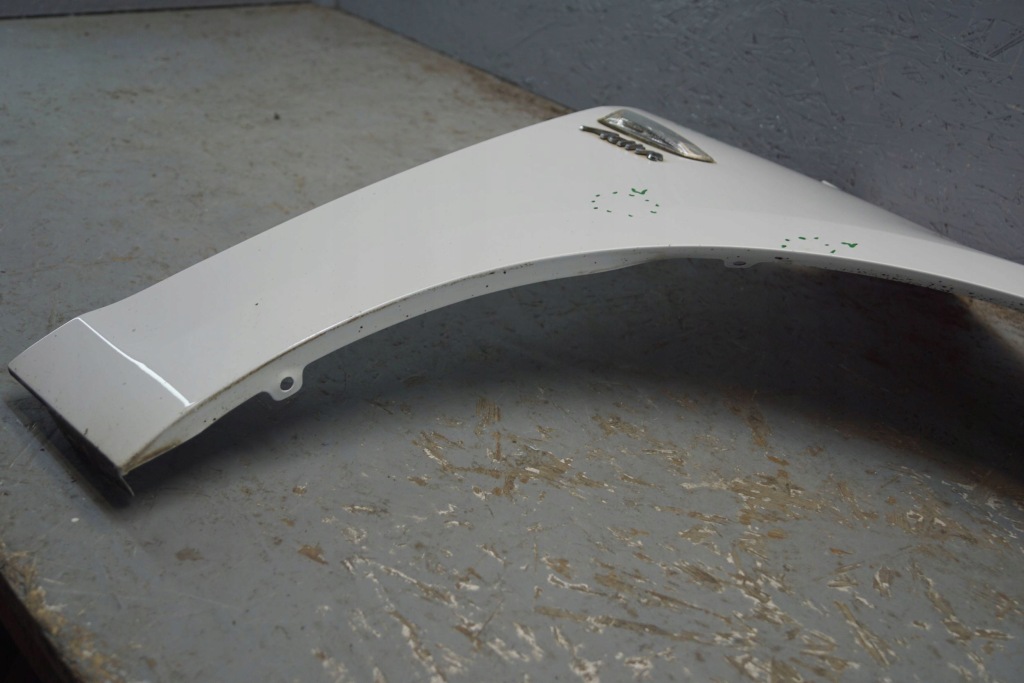 Opel astra j крыло  правый  перед b2713 в Украине