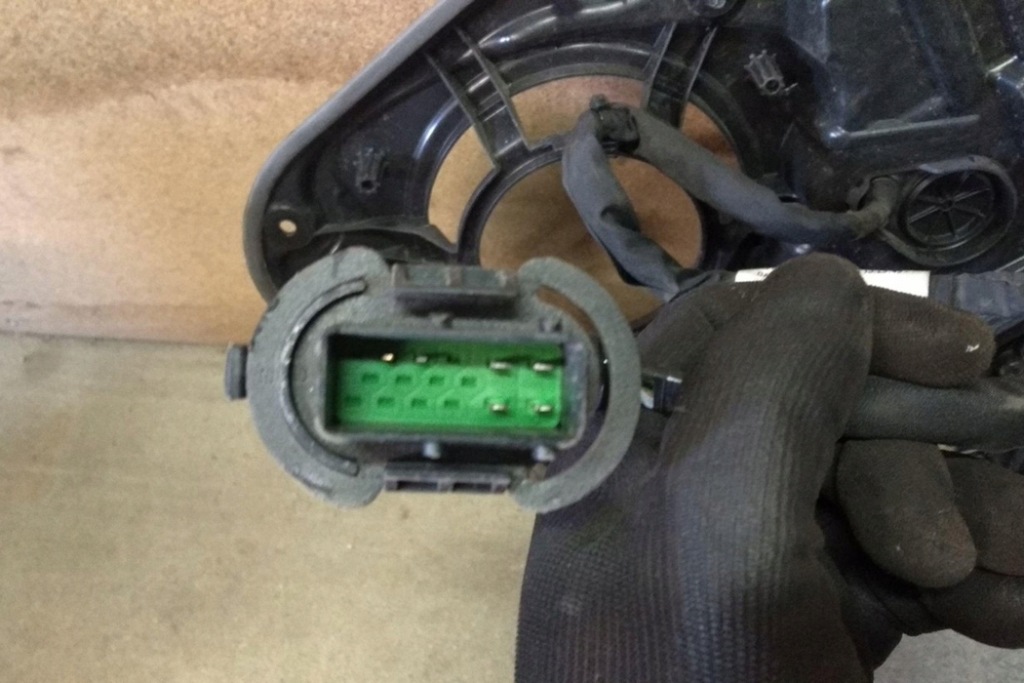 фото №8, Подъемник стекло задних левых дверь volvo v40 cross country 526 31276217