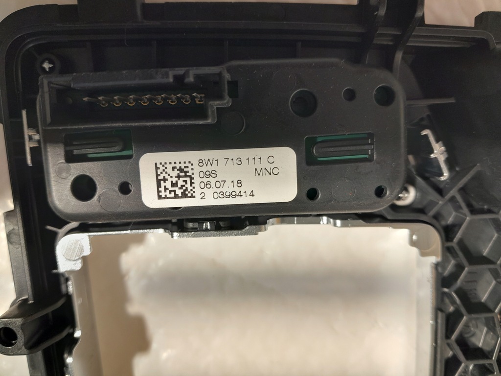 фото №5, Audi a4 b9 рамка дисплей передач 8w1713111c
