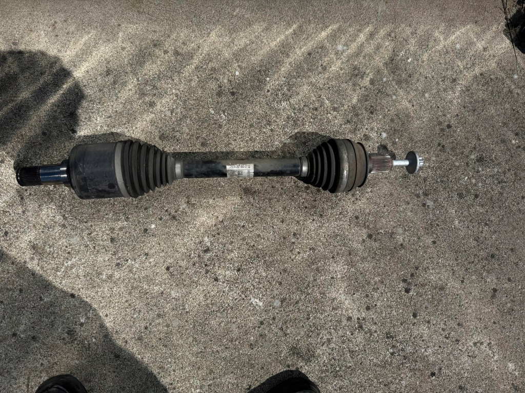 Купити Привідний вал ліва задня mercedes eqe v295 a2973500602