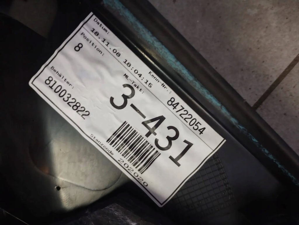 фото №13, Обшивки дверь audi a4 b8