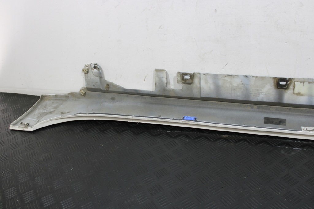 Накладка поріг права поріг правий bmw 1 f40 7461382 Зі Шроту