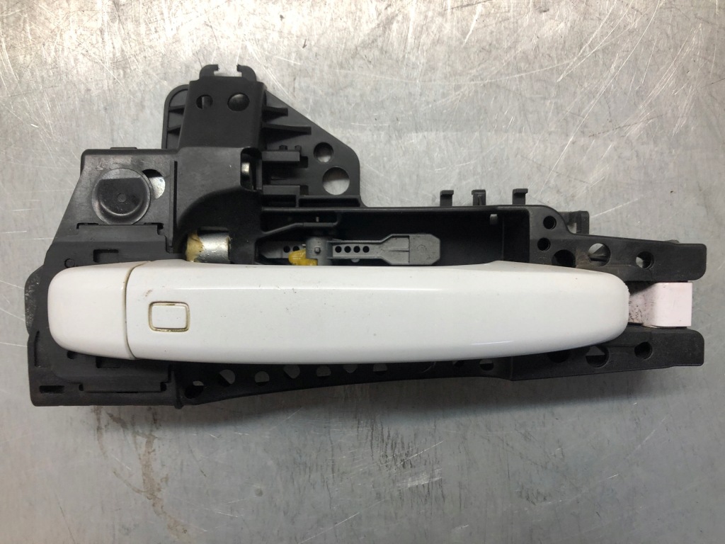 фото №1, Ручка наружная дверь левая задняя a5 sportback ls9r 8t0837167a 8t0887885b