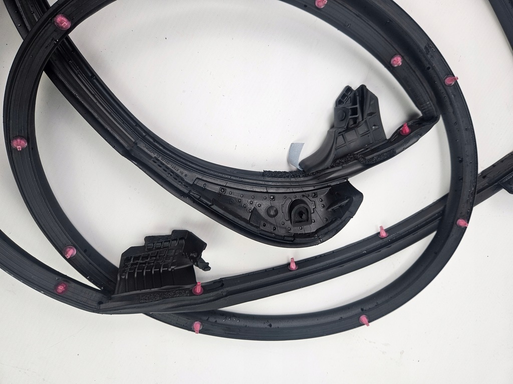 фото №14, Toyota camry ix 9 2017 - прокладка двері задніх задня правий 67871-33120