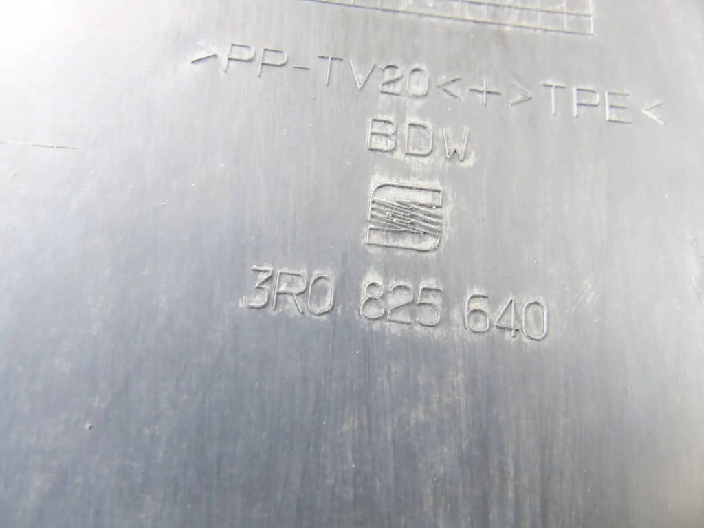 фото №5, Seat оригинальный номер 3r0825640 впуск воздуха