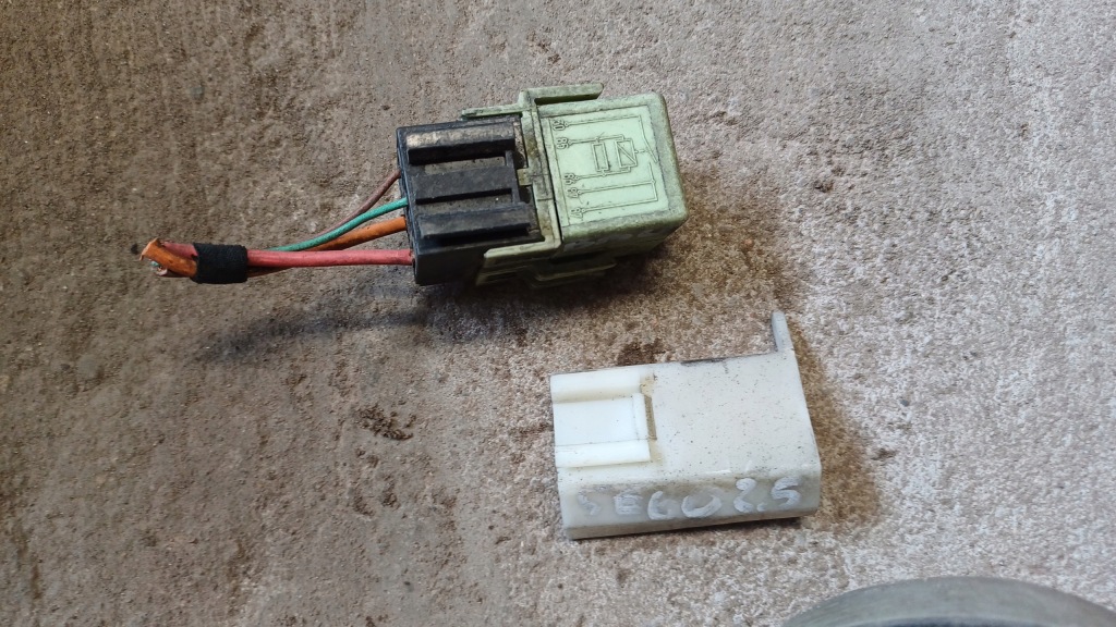 фото №1, Bmw 5 e60 реле 8373700