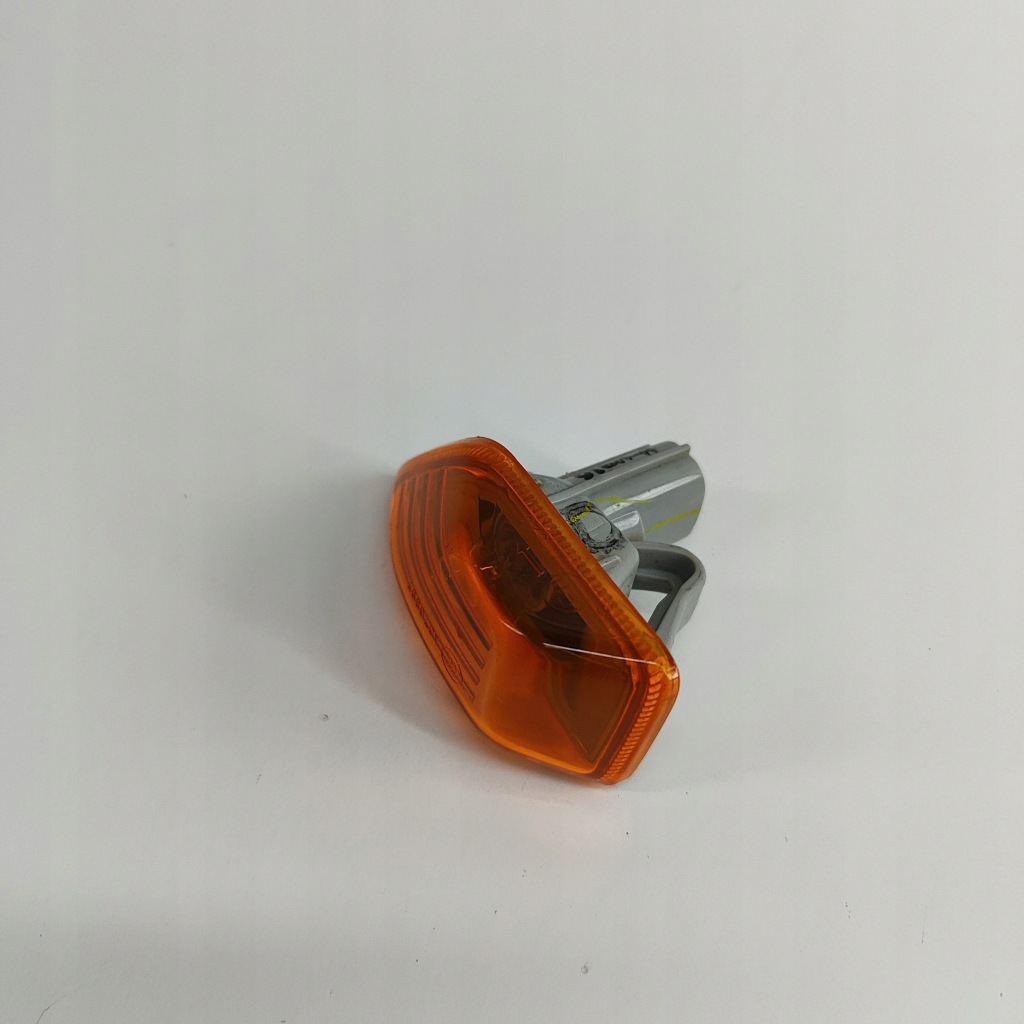 фото №4, Ford ranger 2018 права сторона поворотник крила передній