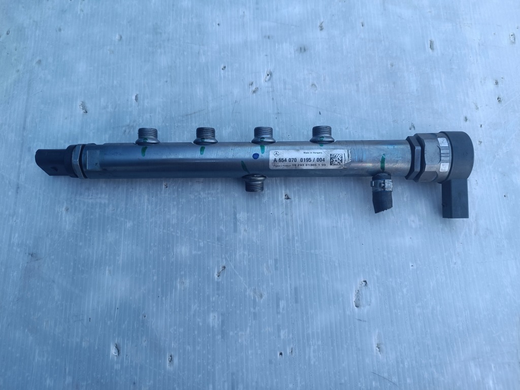 фото №1, Mercedes w206 молдинг упорскування a6540700195