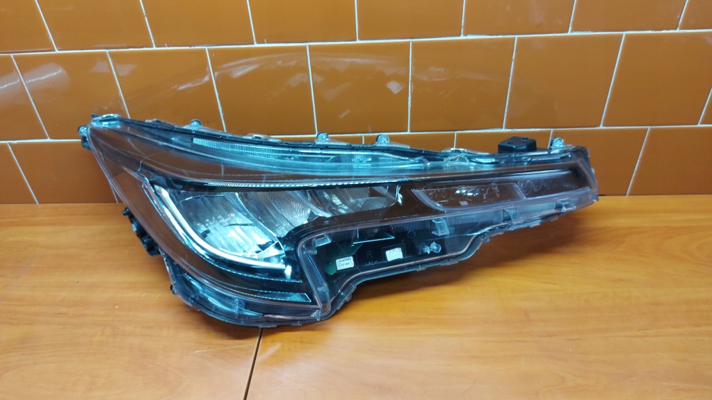 фото №1, Фара лампа права правий перед toyota corolla e21 kombi hb 19-