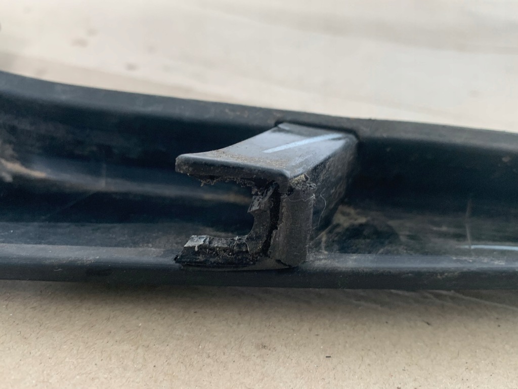 фото №10, Ford mustang mach-e rwd спойлер правий кришки молдинг оригінал