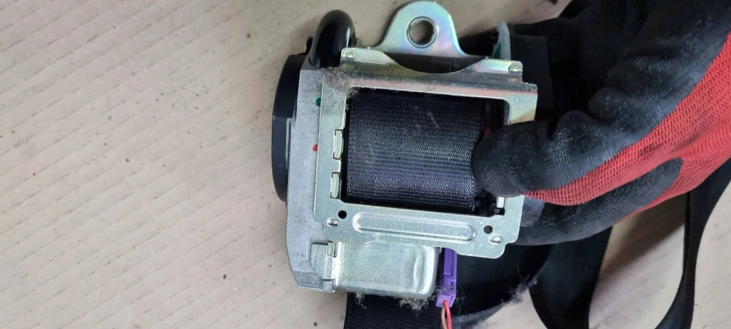 A6 c6 рестайлінг  ремінь безпеки правий перед 4f0857706a Доставка