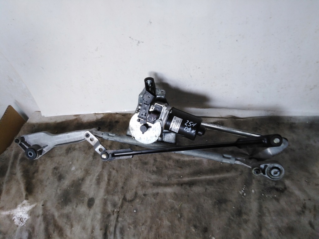 фото №1, Mercedes r w251 моторчик механизм дворник eu