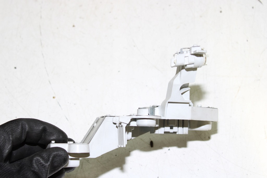 фото №8, Bmw 1 e81 e87 lci вкладыш лампы правый задняя 7164964 разъём лампочка