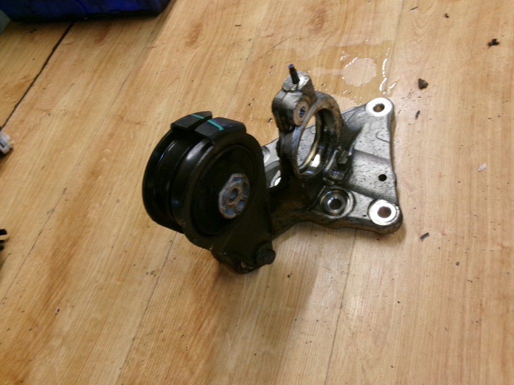 фото №1, Citroen ds5 кронштейн опора полуось 2.0 hdi